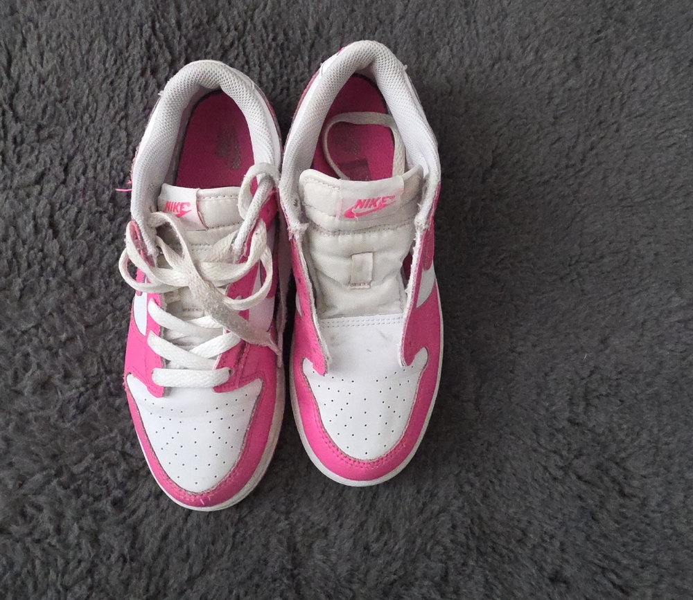 Nike Kids White and Pink Low-Top Sneakers